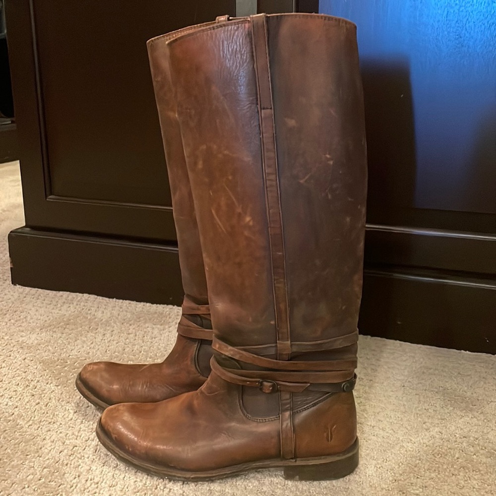 Frye Shirley riding boot nameplate